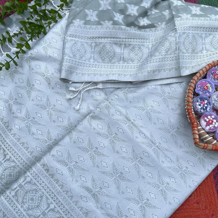 Kolmi Saree